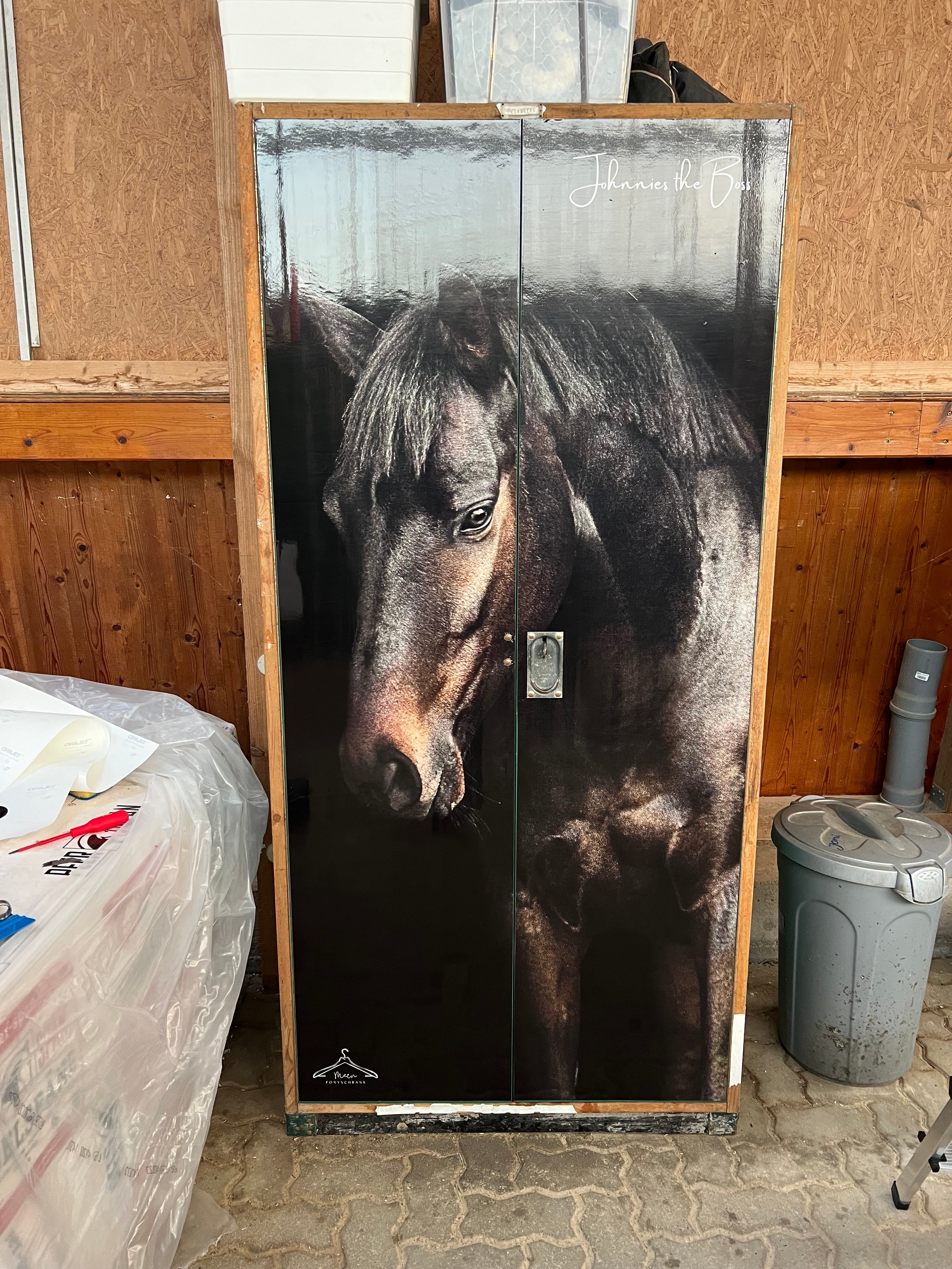Ponyschrankfolien für Sattelschränke, Sattelkammertüren & mehr