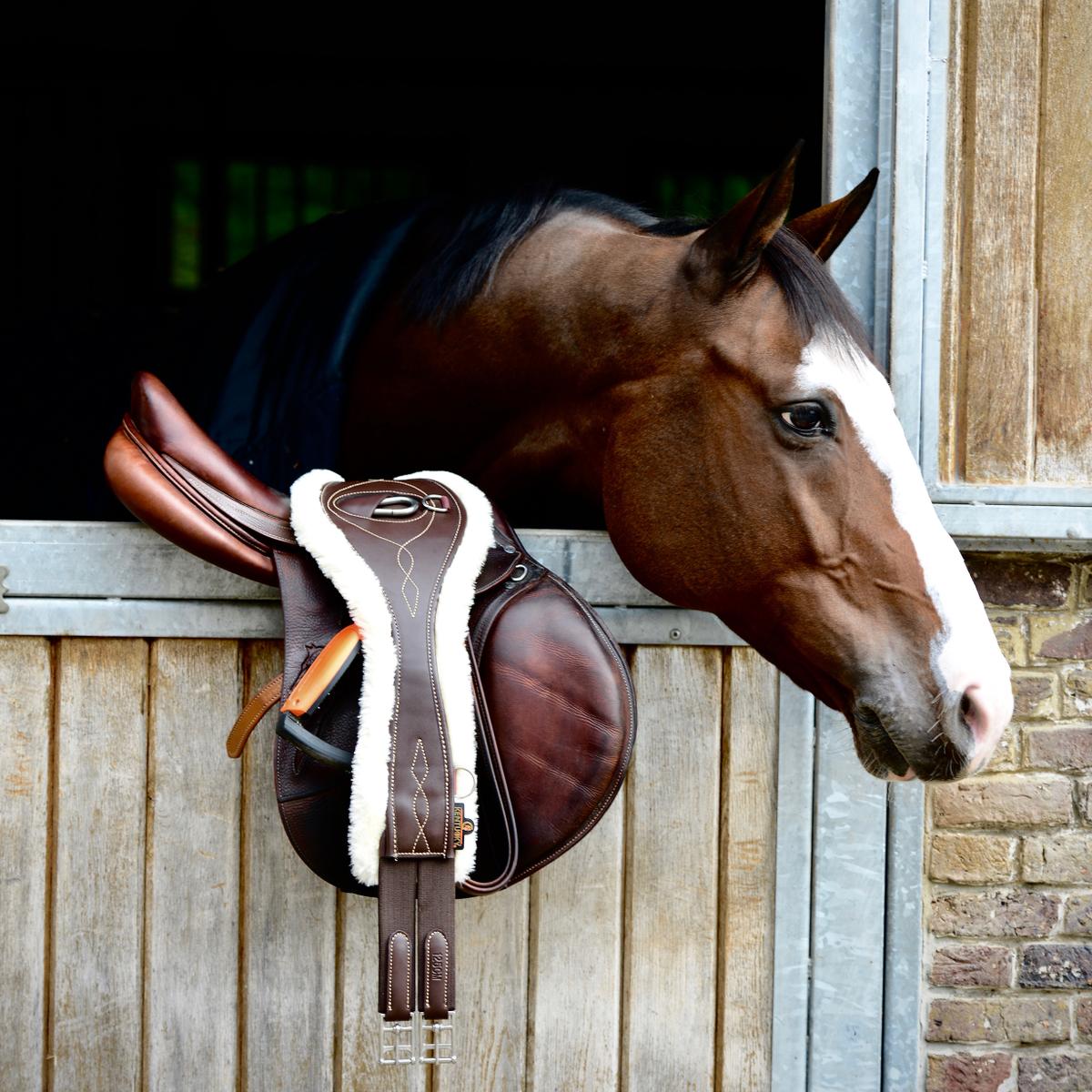 Lammfell Gurt Cover Anatomisch