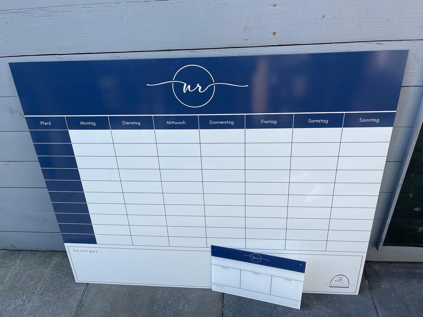 wiederbeschreibbares Boxenschild mit Logo