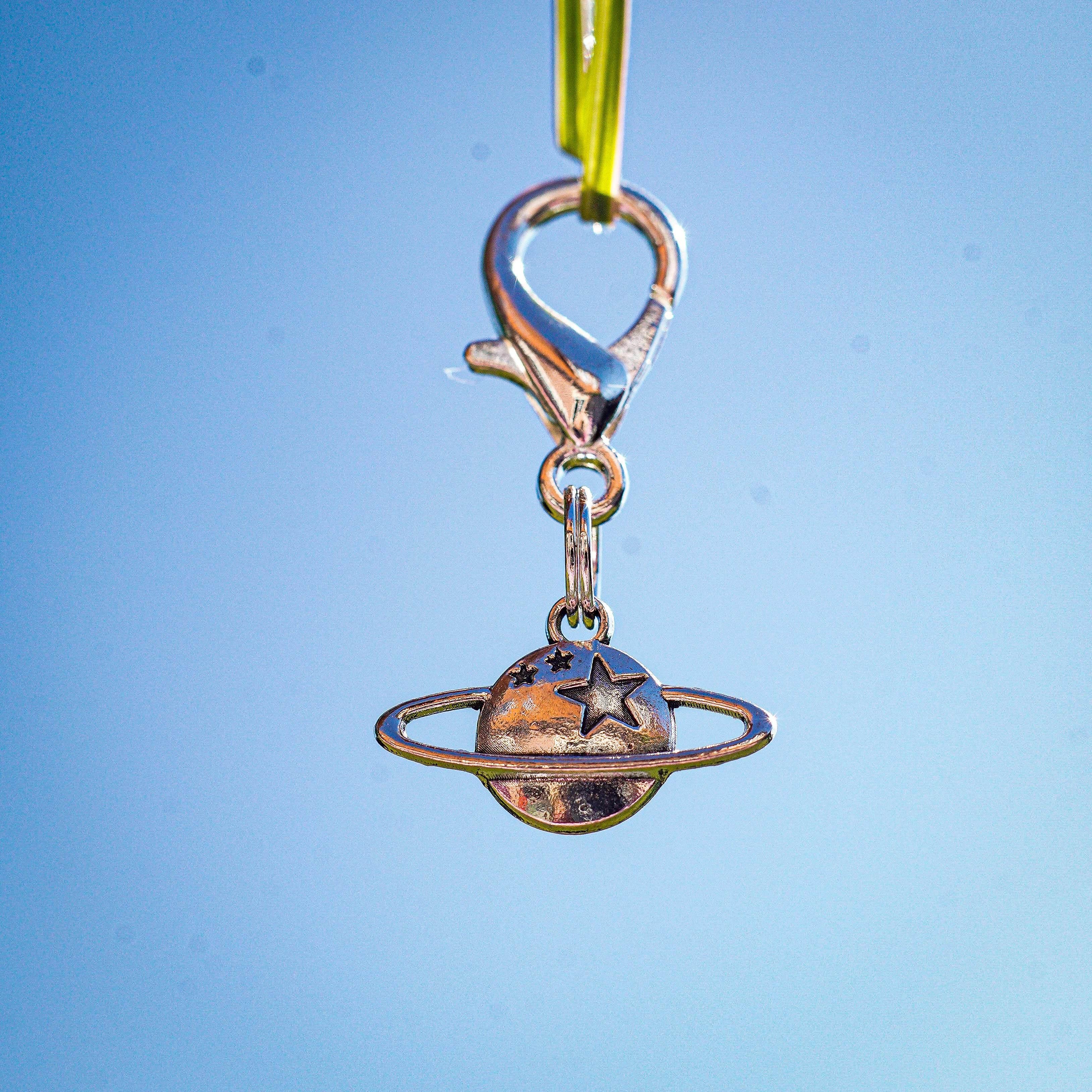 UNIVERSE TO GO Charm