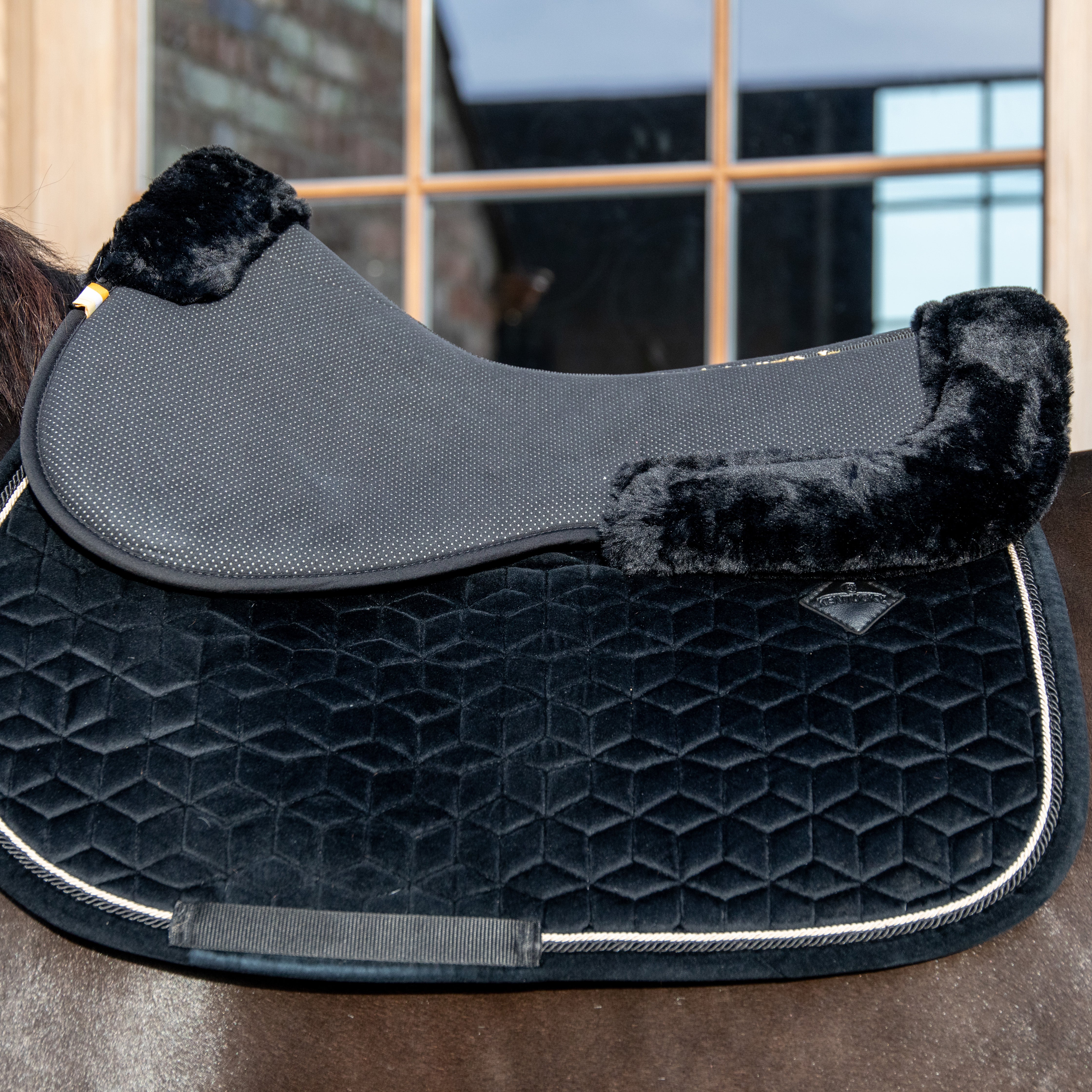 Lamfell Anatomisches Sattelpad Absorbierend