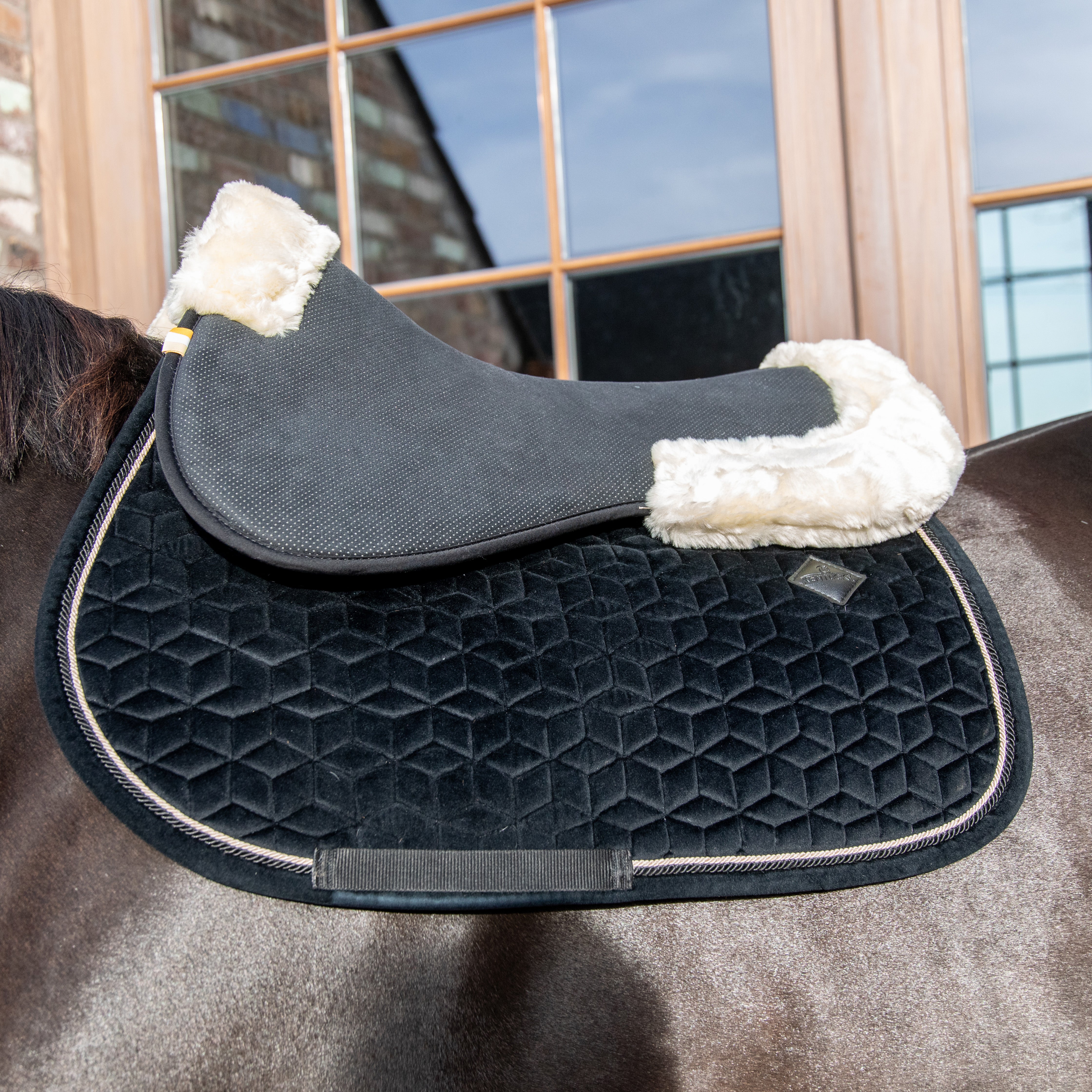 Lamfell Anatomisches Sattelpad Absorbierend