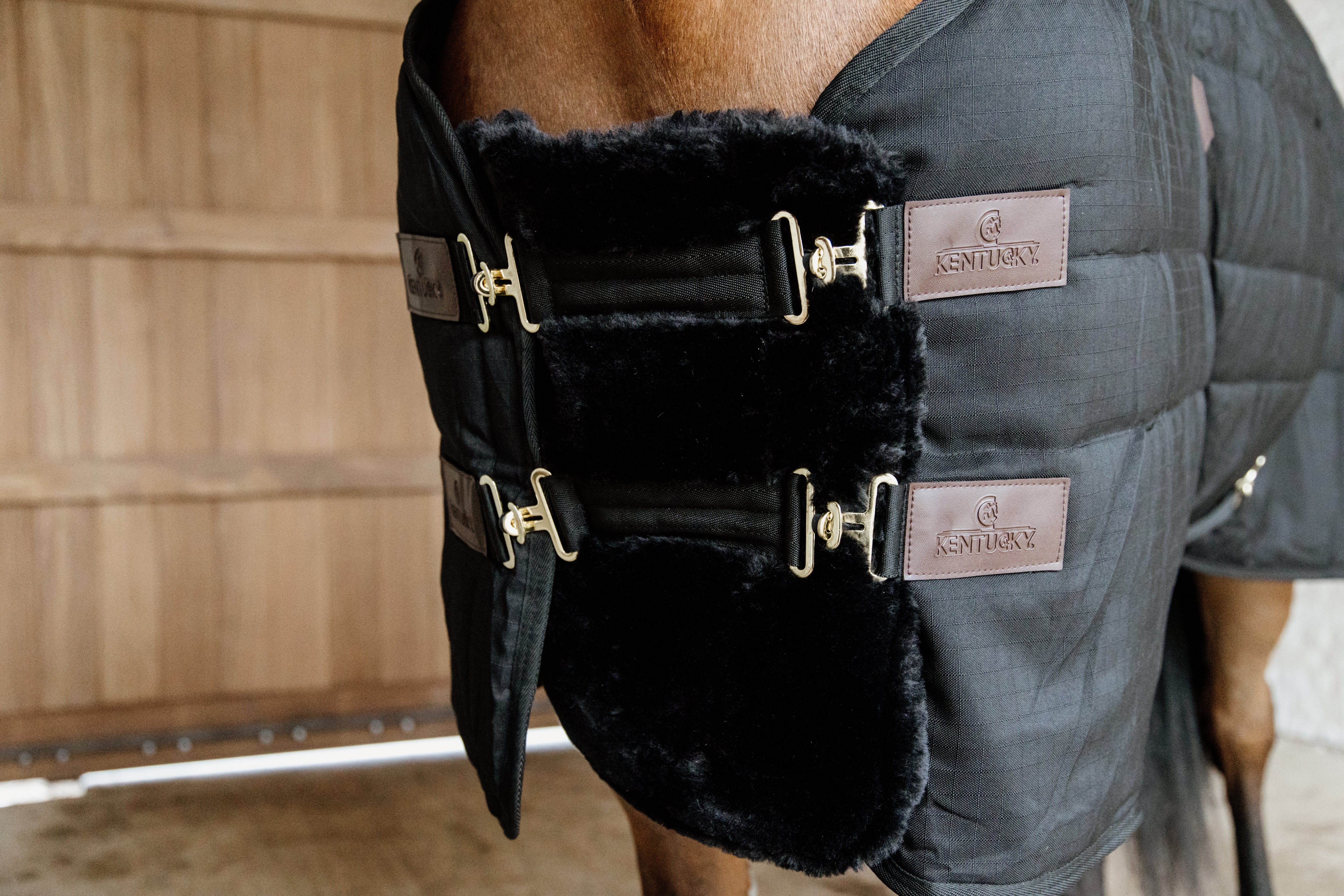 Chest Expander Vegan Lammfell 2 Schnallen