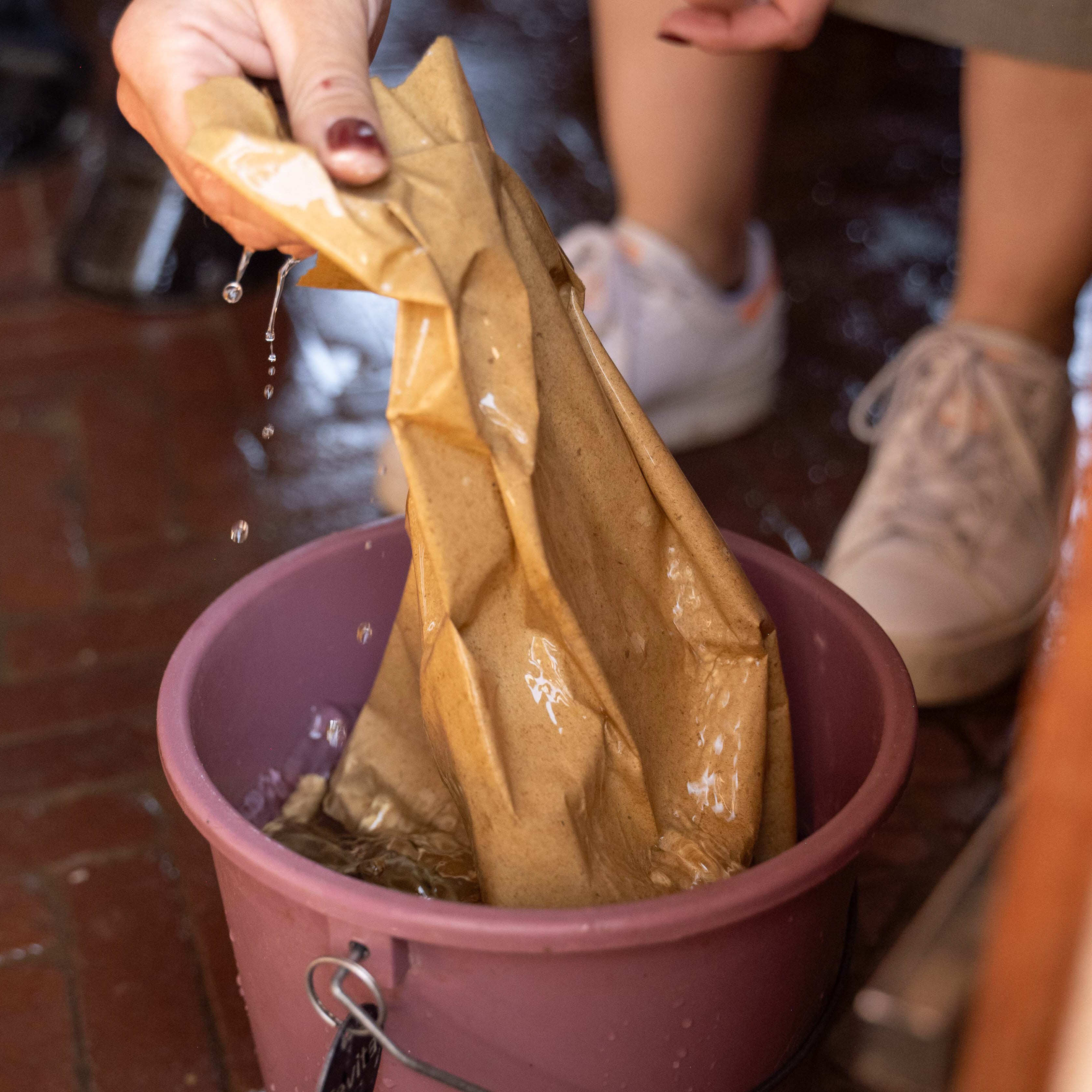 Pferd Leg Clay Paper Rol Of