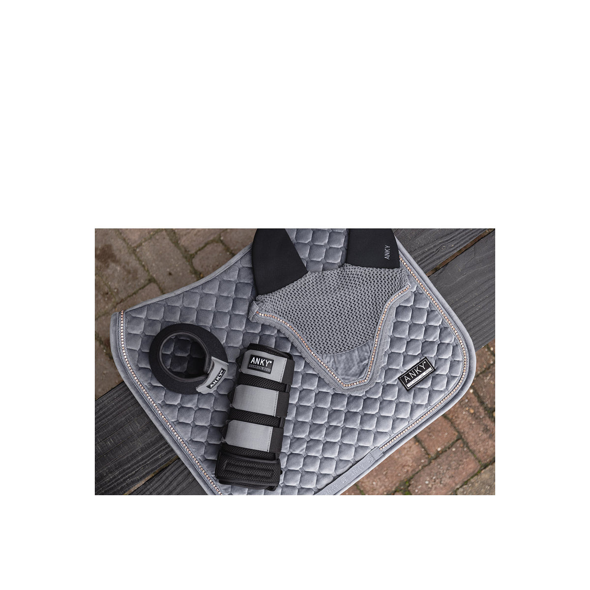 ANKY® Dressurschabracke Samt mit Strasssteinen XB23002